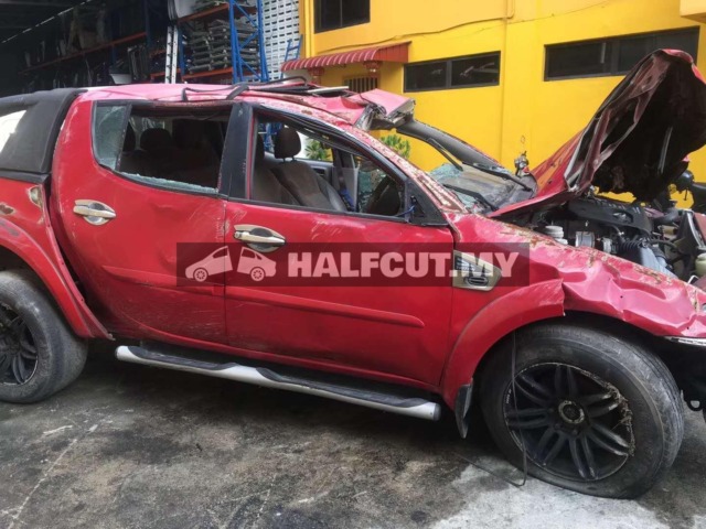 MITSUBSHI TRITON VGT AUTO 4WD 5SPEED HALF CUT AND REAR CUT