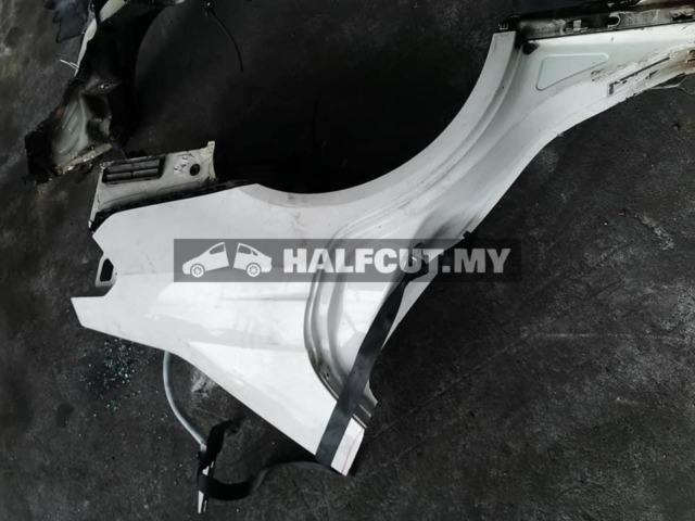 MERCEDES BENZ W212 FACELIFT SIDE MUDGUARD