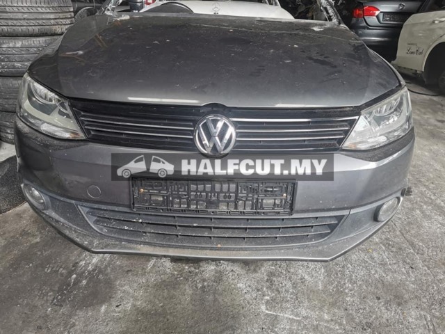 VOLKSWAGEN JETTA 1.4 TURBO HALFCUT HALF CUT