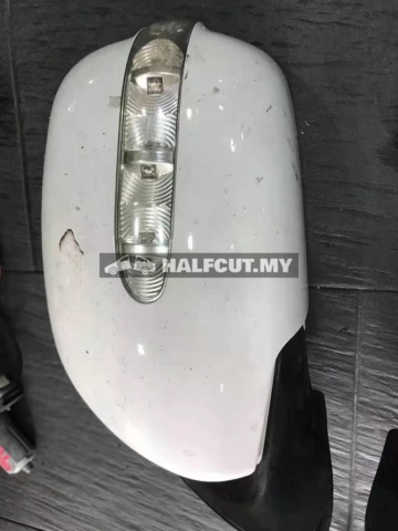 TOYOTA HIACE KDH200 SIDE MIRROR SET AUTO FLI[ HAVE LAMP 7 WAYAR