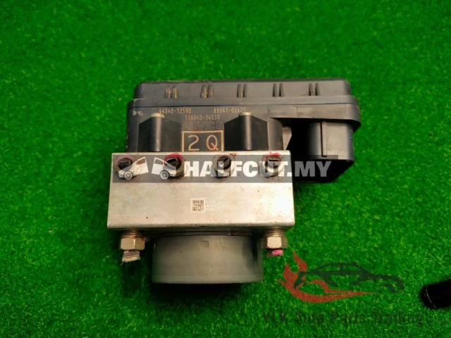 TOYOTA ALTIS ZRE172 2Q ABS PUMP