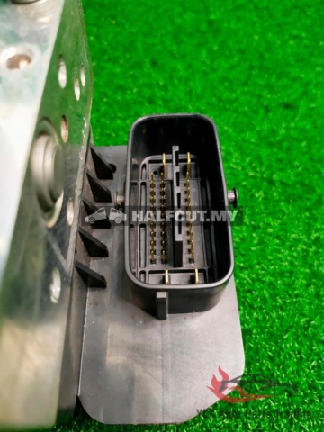 TOYOTA ALTIS ZRE172 2Q ABS PUMP