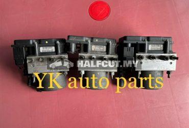 TOYOTA CAMRY ACV40 XG ABS PUMP