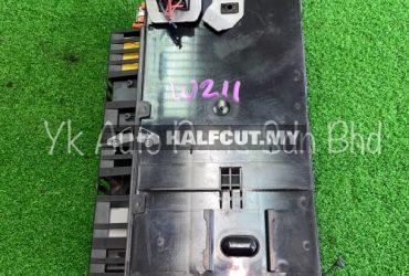 MERCEDES BENZ W211 CLS C219 2005 FUSE BOX 211 545 67 01 USED