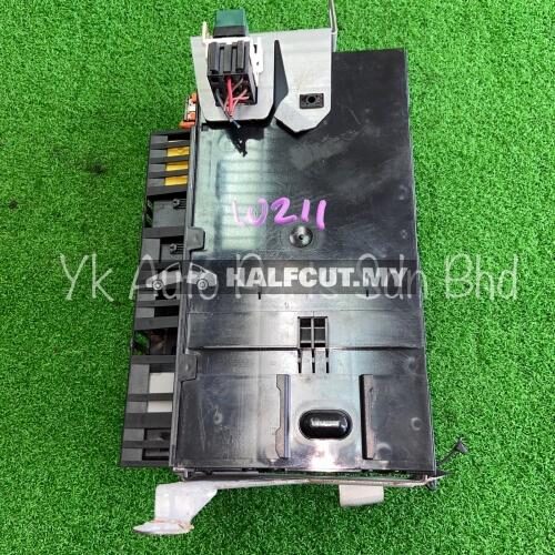 MERCEDES BENZ W211 CLS C219 2005 FUSE BOX 211 545 67 01 USED