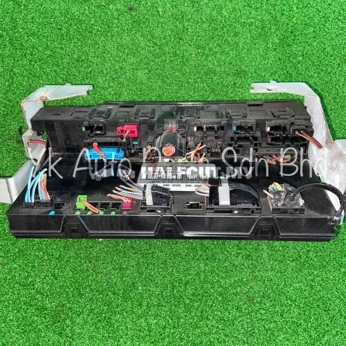 MERCEDES BENZ W211 CLS C219 2005 FUSE BOX 211 545 67 01 USED