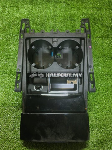 MERCEDES BENZ E-CALSS W212 CUP HOLDER