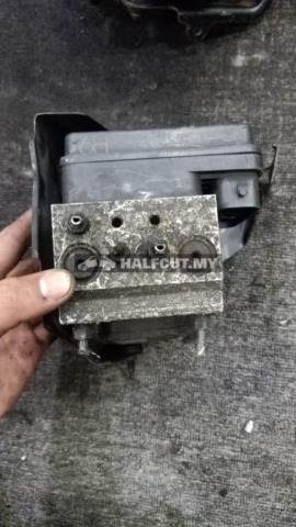 TOYOTA HIACE KDH200 6H ABS PUMP