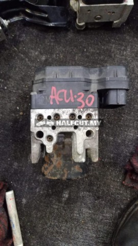 TOYOTA HARRIER ACU30 2M ABS PUMP