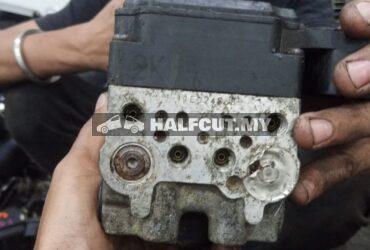 TOYOTA HARRIER ACU30 2K ABS PUMP