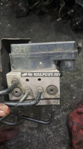 TOYOTA HIACE KDH200 6H ABS PUMP