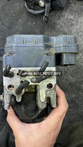 TOYOTA HARRIER ACU30 2N ABS PUMP