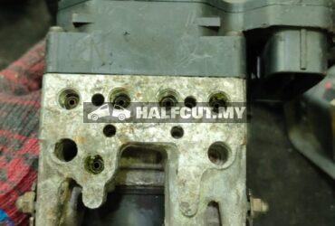TOYOTA HARRIER ACU30 2N ABS PUMP