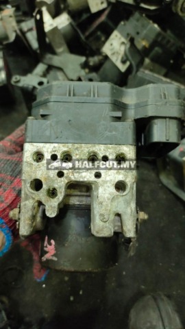 TOYOTA HARRIER ACU30 2N ABS PUMP