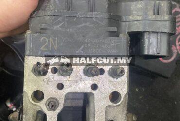 TOYOTA HARRIER ACU30 2N ABS PUMP