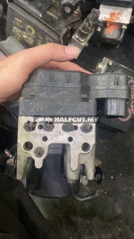 TOYOTA HARRIER ACU30 2N ABS PUMP