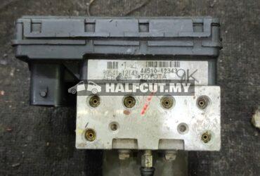 TOYOTA ALTIS 04 9K ABS PUMP