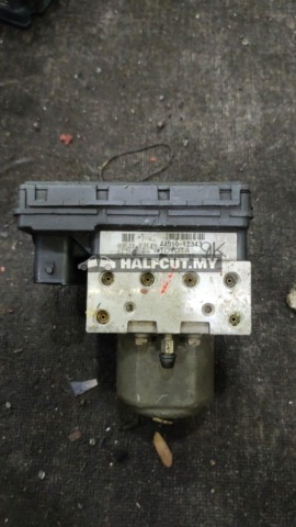 TOYOTA ALTIS 04 9K ABS PUMP