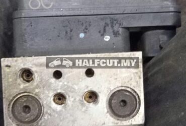 TOYOTA HILUX KUN25 6C ABS PUMP