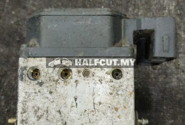 TOYOTA ESTIMA ACR30 44510-32070 ABS PUMP