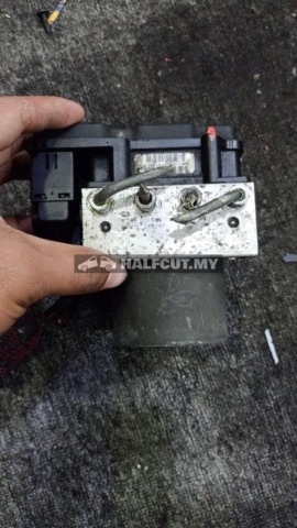 TOYOTA ESTIMA ACR50 X2 ABS PUMP