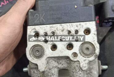TOYOTA HARRIER ACU30 2K ABS PUMP