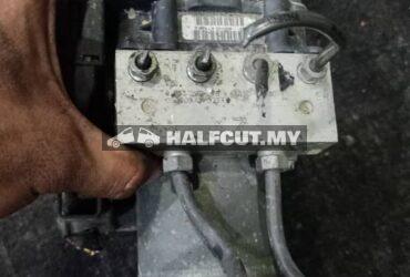TOYOTA VELLFIRE 20 XZ ABS PUMP