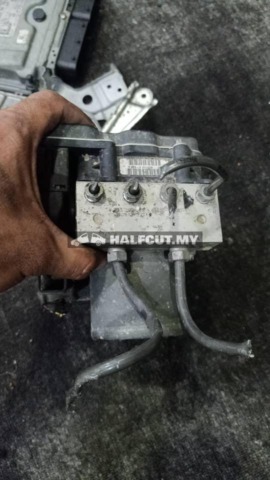 TOYOTA VELLFIRE 20 XZ ABS PUMP