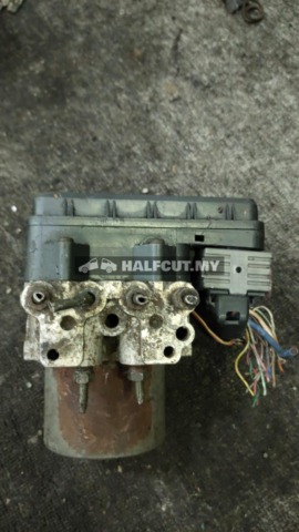 TOYOTA MARK X 133800-4390 QW ABS PUMP