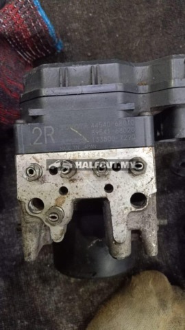 TOYOTA WISH 2R ABS PUMP