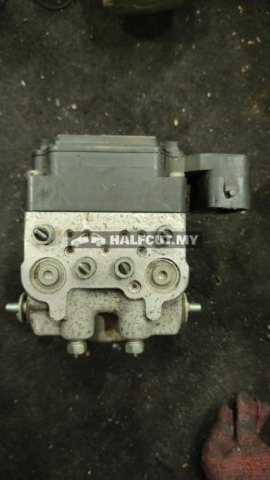 TOYOTA HARRIER ACU30 2K ABS PUMP