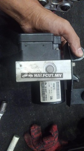 MAZDA 3 8V61-2M110-EA ABS PUMP