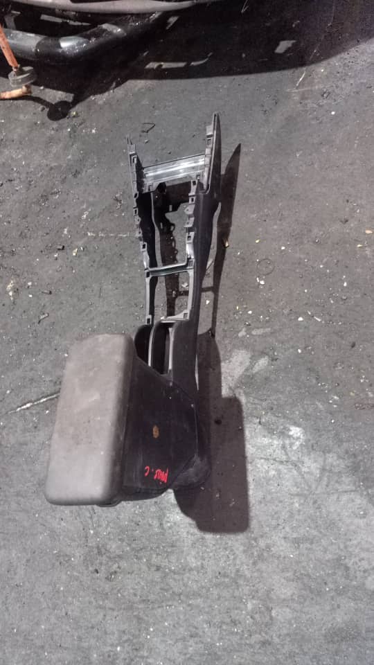 TOYOTA PRIUS C CONSOLE BOX