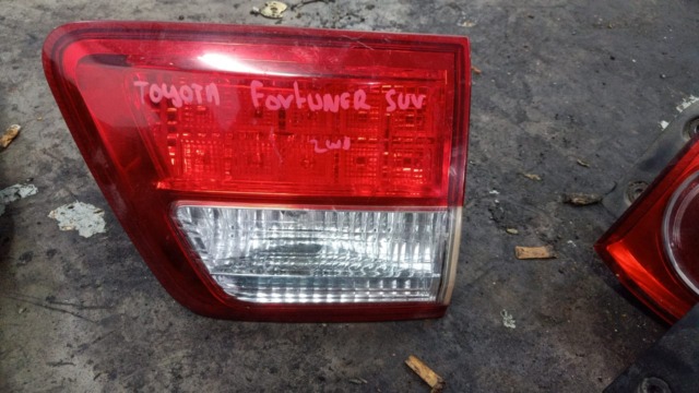 TOYOTA FORTUNER SUV RAER LEFT LINGHT L