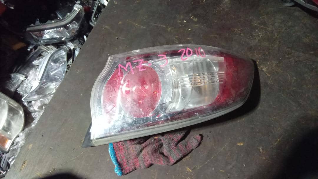 MAZDA 3 2010 RH TAILLAMP TAILLIGHT TAIL REAR LAMP LIGHT
