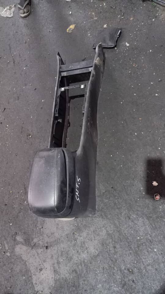 HYUNDAI SONATA 5 CONSOLE BOX