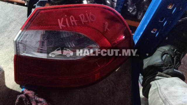 KIA RIO 2011 RH TAILLAMP TAILLIGHT TAIL REAR LAMP LIGHT