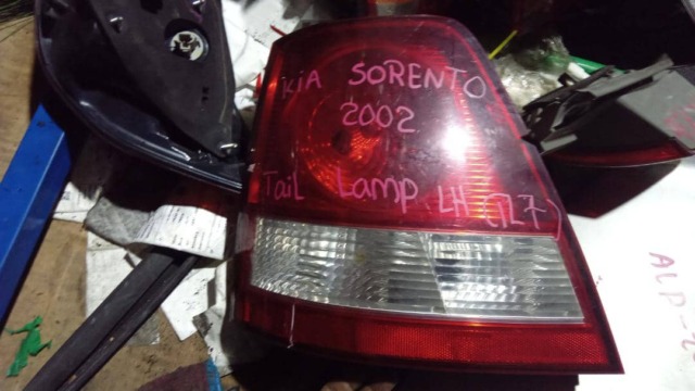 KIA SORENTO 2002 LH TAILLAMP TAILLIGHT TAIL REAR LAMP LIGHT