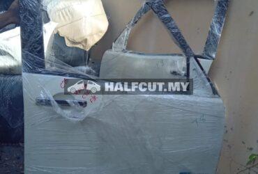 NISSAN SERENA C26 FRONT DOOR F R