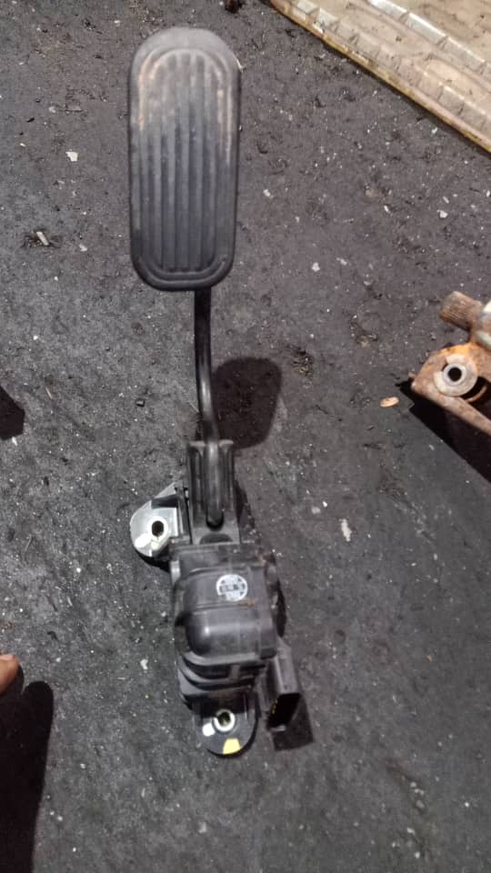 TOYOTA FORTUNER PEDAL SENSOR