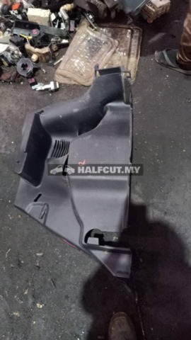 TOYOTA PRIUS C SIDE COVER R R