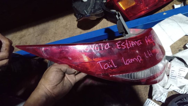 TOYOTA ESTIMA ACR50 LH TAILLAMP TAILLIGHT TAIL REAR LAMP LIGHT