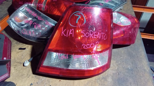 KIA SORENTO 2002 RH TAILLAMP TAILLIGHT TAIL REAR LAMP LIGHT