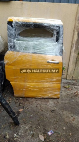 NISSAN SERENA C26 SIDE DOOR R R C26