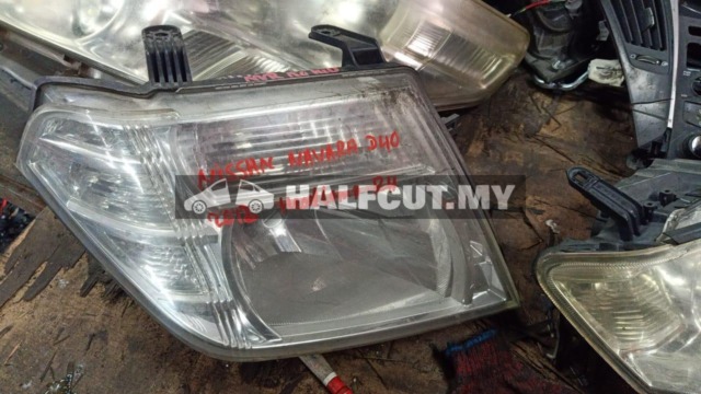 NISSAN NAVARA D40 12 RH HL11 HEADLAMP HEADLIGHT HEAD LAMP LIGHT