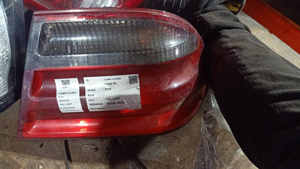 MERCEDES BENZ A210 RH TAILLAMP TAILLIGHT TAIL REAR LAMP LIGHT