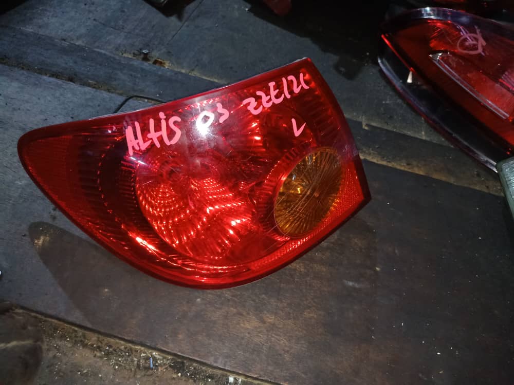 TOYOTA ALTIS 03 ZZE121 LH TAILLAMP TAILLIGHT TAIL REAR LAMP LIGHT