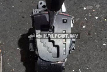 TOYOTA PRIUS C GEAR LEVEL