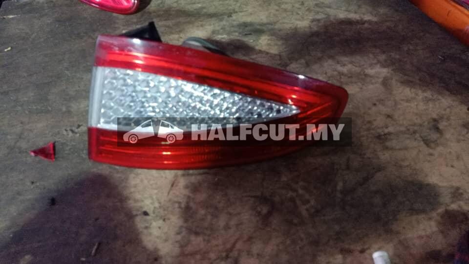 FORD MONDEO BA7 1.6 7S71-13404-A RH TAILLAMP TAILLIGHT TAIL REAR LAMP LIGHT