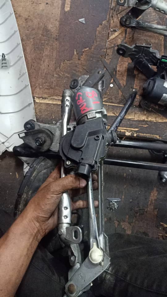 TOYOTA PRIUS 1.8 WIPER LINK